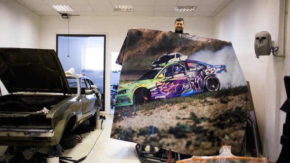 Geriausias pasaulyje „drifto“ dirbtuves papuošė lietuvio fotografijos
