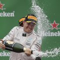L. Hamiltono klaida leido N. Rosbergui laistyti triumfo šampaną