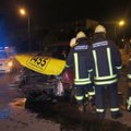 Taksi vairuotoją ir keleivį per avariją sužalojusi jauna „Audi A4“ vairuotoja nesuprato, kas įvyko