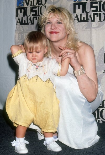 Frances Bean Cobain su mama Courtney Love