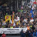 Tūkstančiai vengrų užplūdo gatves protestuodami dėl naujų viršvalandžių įstatymų