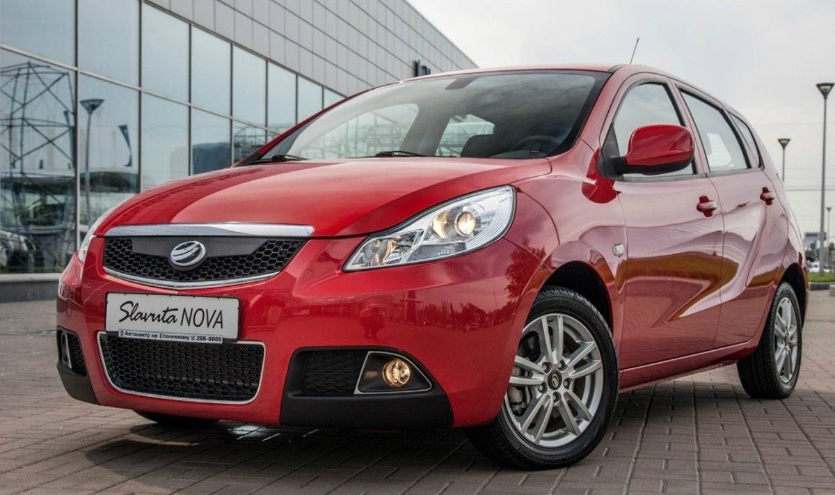 Naujasis automobilis „Slavuta Nova“