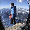 Prancūzijos Alpėse virš prarajos pastatyta stiklo kabina