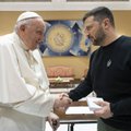 Popiežius Pranciškus ir Zelenskis aptarė humanitarinę pagalbą Ukrainai