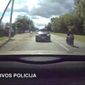 Vilniuje nufilmuotos gaudynės: motociklininkas nuo policijos spruko 140 km/h greičiu