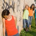 Kaip elgtis tėvams, kai penkiametė skundžiasi, kad paauglė verčia ją uostyti dvokiančias kelnaites?