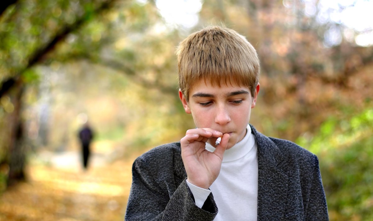 Paauglys rūko