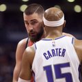 Neskuba batelių kabinti ant vinies: vyriausias NBA žaidėjas Carteris keliasi į Rytus