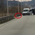Vidurdienį Albanijoje apiplėšti inkasatorių furgonai