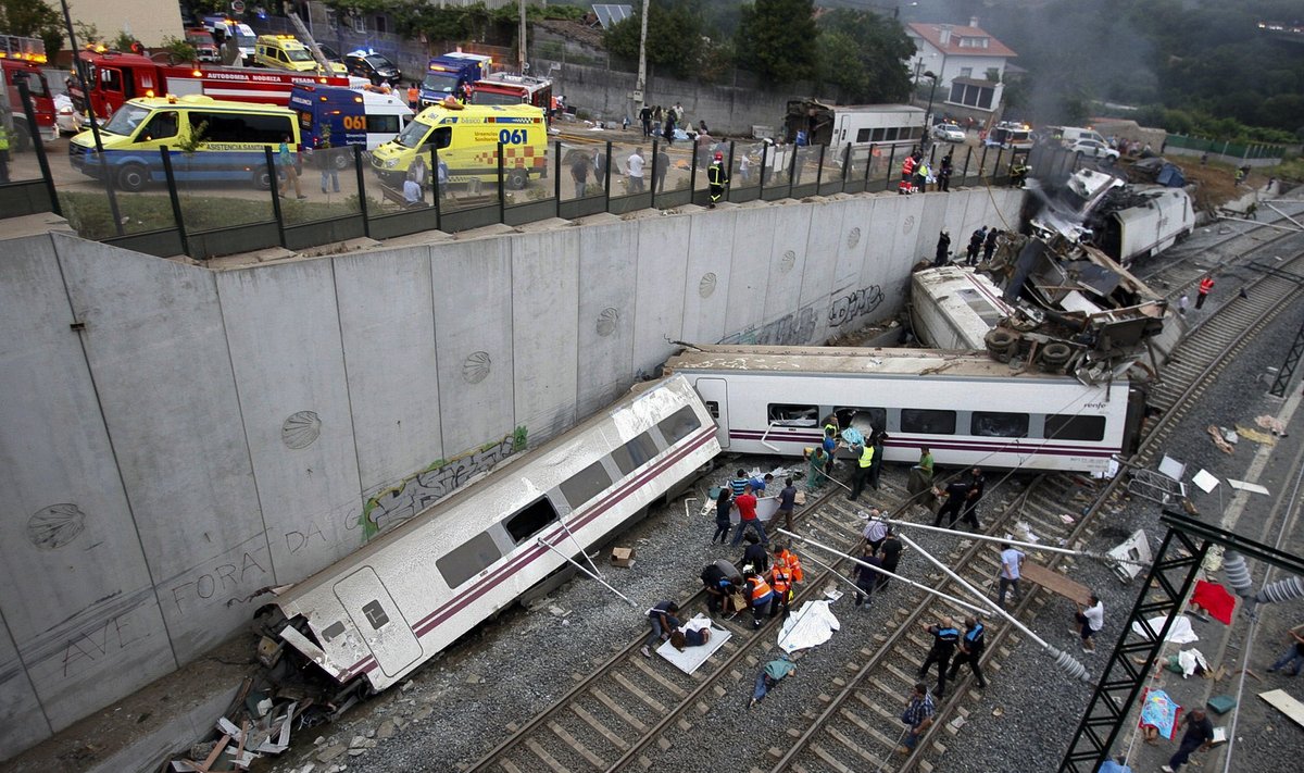 Ispanijoje nuo bėgių nulėkė traukinys