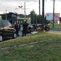 В Каунасе Audi врезался в столб: погиб водитель, ранены три пассажира