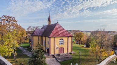 Seniausia bažnyčia Žemaitijoje siekia XV amžių: kukli atrodo tik iš išorės