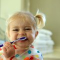 Odontologai pataria: į ką atkreipti dėmesį, renkant vaikams dantų pastą