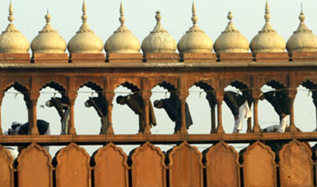 Indų musulmonai švenčia chadžo pabaigą Jama Masjid mečetėje Delyje.