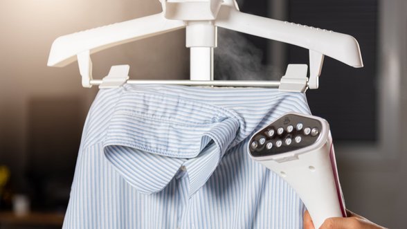 Trys tekstilės ekspertės patarimai, ką daryti, kad drabužiai nesielektrintų: pravers visiems