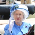 Paslaptis po pirštinaitėmis: karalienė Elžbieta II-oji nuo 1989 metų nagus lakuoja tik viena spalva
