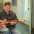 Švedas spausdina skambesio kokybe tradicinėms nenusileidžiančias gitaras