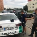 Girtas BMW vairuotojas per Klaipėdą lėkė didžiuliu greičiu, o persekiojamas ėmė mėtyti narkotikus