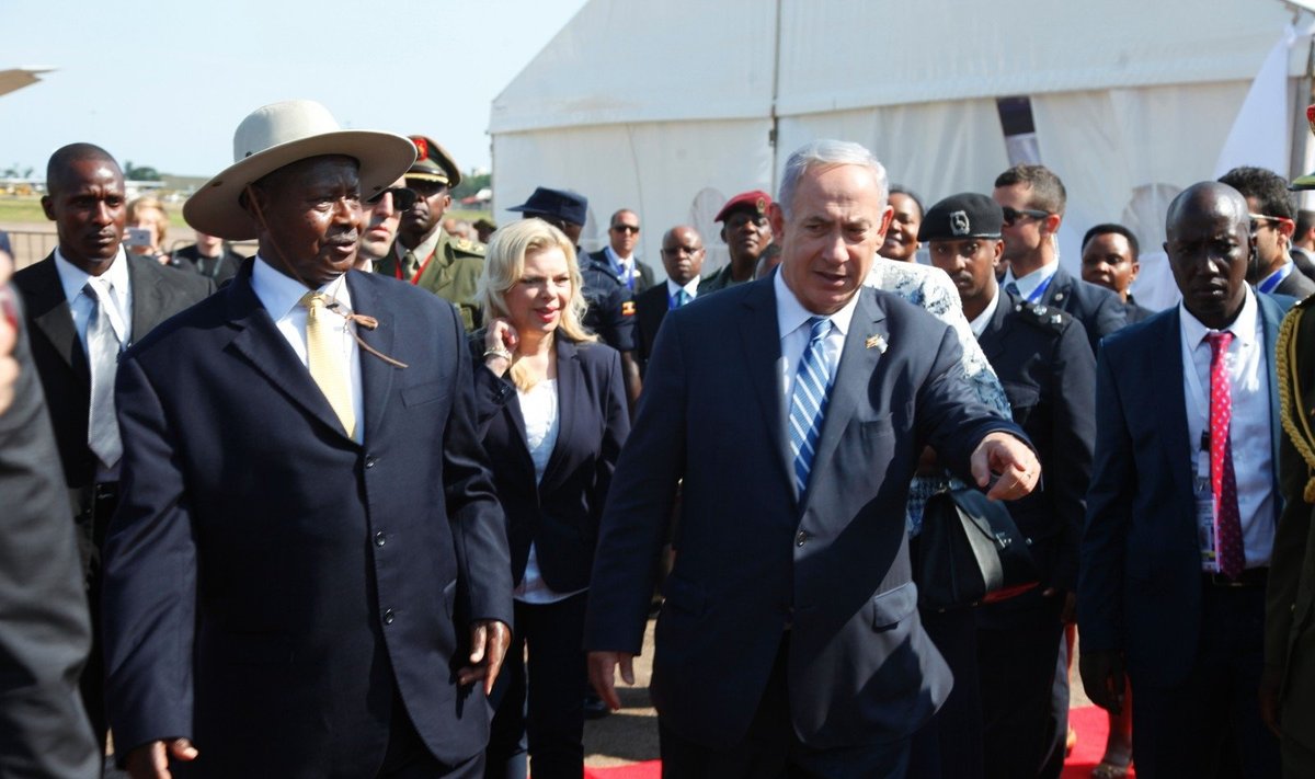 Benjaminas Netanyahu, Yoweri Museveni