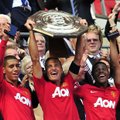 R. van Persie įvarčiai padovanojo „Man United“ klubui pirmąjį sezono trofėjų