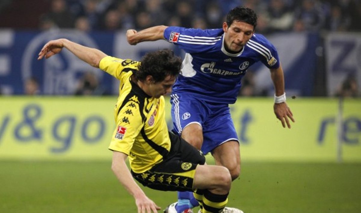 Nevenas Subotičius  (Dortmundo "Borussia", kairėje) ir  Kevinas Kuranyi ("Schalke") 