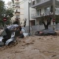 Atėnuose smarki audra sukėlė eismo chaosą ir potvynius
