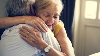 Laikui nepavaldi meilė: įsimylėjėliai susitiko tik po 75 metų išsiskyrimo