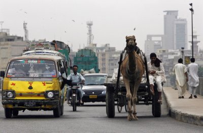 Karačio miesto (Pakistanas) eismo kasdienybė.