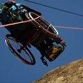 Neįgaliojo vežimėlyje sėdintis sportininkas įkopė į 495 metrų aukščio uolą