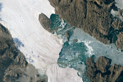 Tirpstantys ledynai Arktyje ir Grenlandijoje.