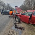 Vilniaus pakraštyje per avariją sumaitoti du automobiliai, sužalota moteris
