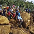 Filipinuose praūžus audrai, gelbėtojai po nuošliaužomis ieško kelių dešimčių dingusiųjų