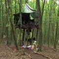Vokietijoje aktyvistai apsigyveno miške, tikėdamiesi užkirsti kelią autostrados tiesimui