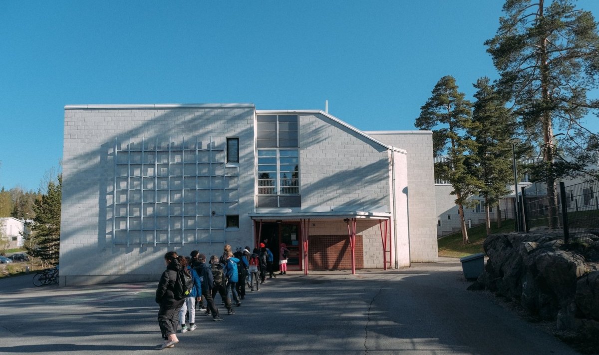 Suomija atidaro mokyklas