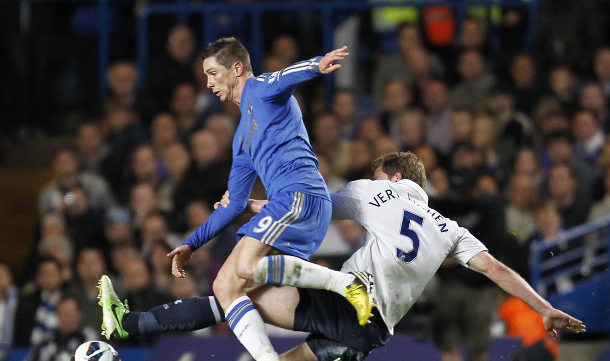 Fernando Torres ("Chelsea") kovoja su Janu Vertonghenu ("Tottenham")