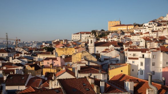 Portugalija planuoja priversti laisvų būstų savininkus juos nuomoti