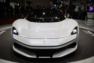 Ženevos automobilių parodoje pristatytas "Pininfarina Battista"