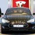 „Tesla“ didina priežiūros mokesčius, keičia garantines sąlygas