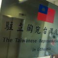 Valdantiesiems svarstant į Taivaną siųsti aukšto rango pareigūną, opozicija ragina nedaryti vienašališkų sprendimų