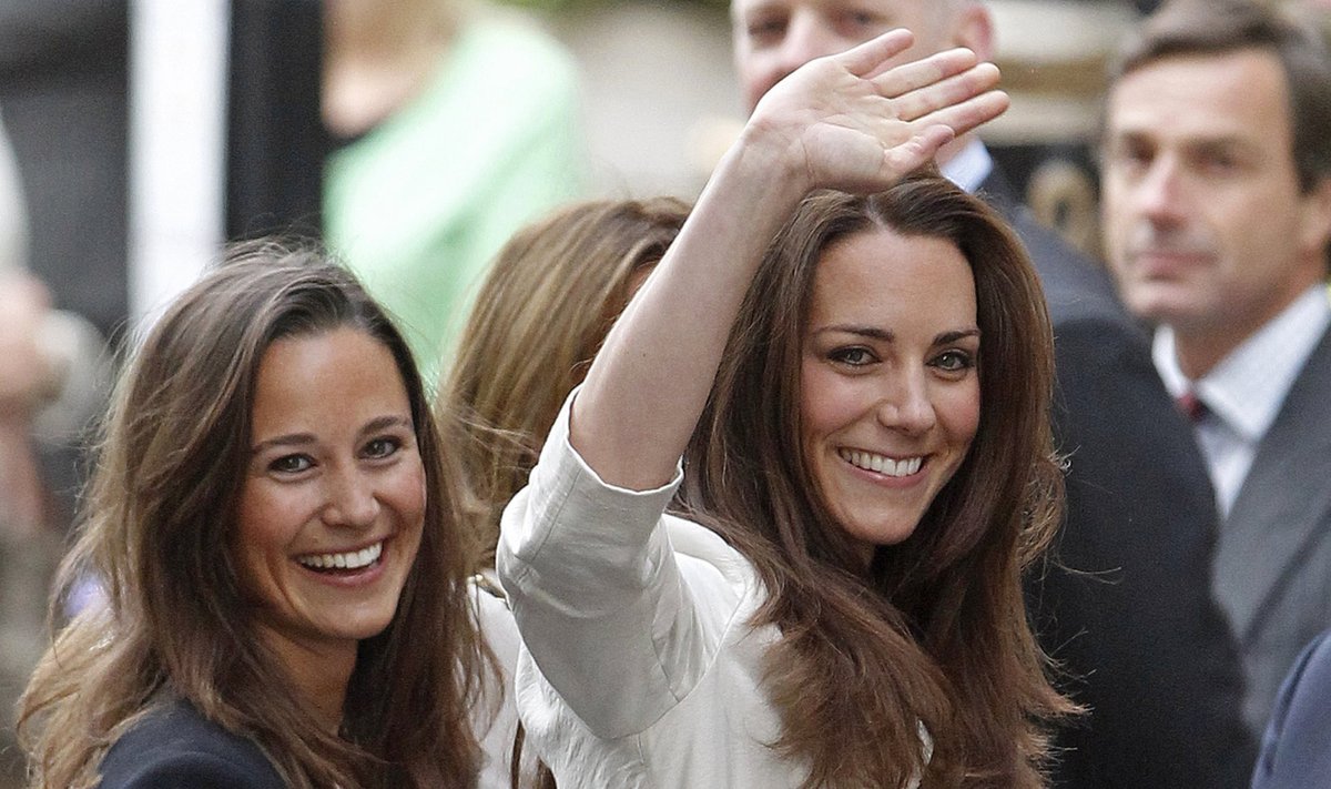 Kate Middleton (dešinėje) su seserimi Pippa