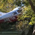 JAV ant namo stogo nusileido nedidelis lėktuvas