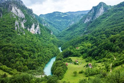  Juodkalnijos kalnai ir Taros upė