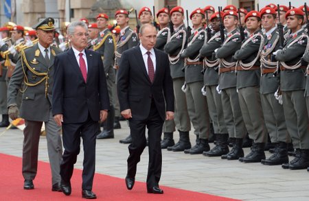 Rusijos prezidentas Vladimiras Putinas ir Austrijos prezidentas  Heinzas Fischeris