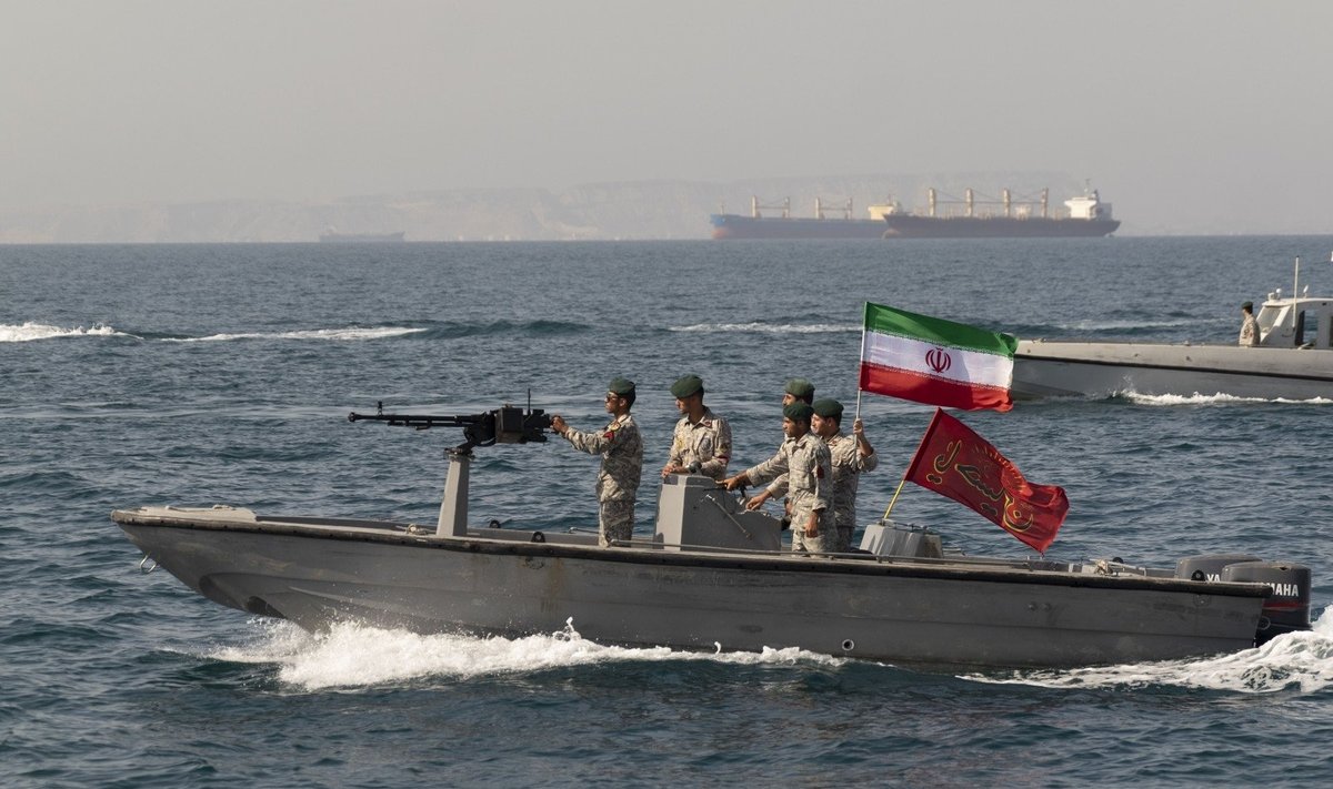 Irano laivai Hormūzo sąsiauryje