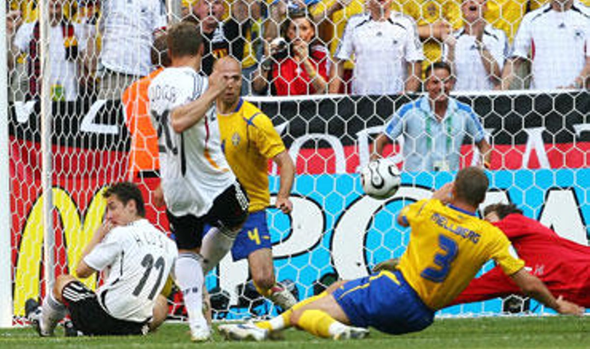 Lukas Podolski pelno įvartį per pasaulio čempionato aštuntfinalio rungtynes Vokietija - Švedija, Miunchenas birželio 24, 2006.