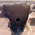 Statybų metu Italijoje archeologai aptiko 2200 metų senumo laidojimo kambarius: ant sienų šalia palaikų – jūrų kentaurai ir pragaro šuo Cerberis