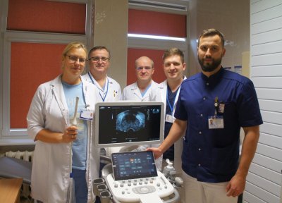 Respublikinės Šiaulių ligoninės Urologijos skyriaus gydytojai urologai Dalia Greičienė (iš kairės), Gintaras Budrius, Eugenijus Kavaliauskas, Egidijus Vaitiekūnas ir skyriaus vedėjas Aurimas Žibutis ragina vyrus tirtis sveikatą ir aktyviai dalyvauti Prostatos vėžio ankstyvosios diagnostikos programoje.