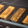 Azijos akcijoms smunkant, išaugo aukso kaina