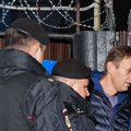 Навального возвращают из больницы в спецприемник