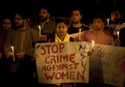 Protestai Indijoje prieš šiurpų teisingumą